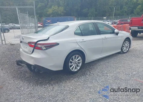 2022 Toyota Camry Le z USA, uszkodzony, nr VIN 4T1C11AK4NU018254